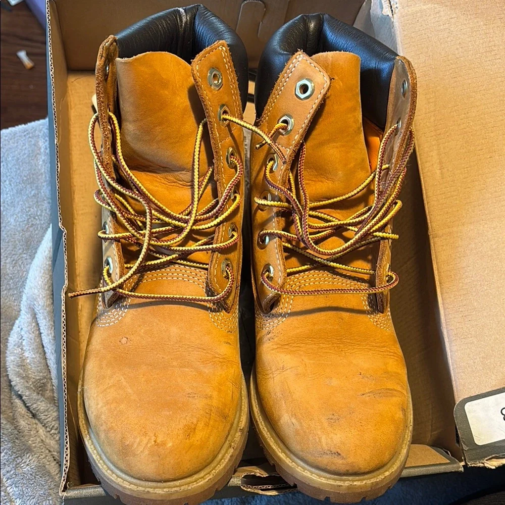 classic timberlands woman boots - Picture 3 of 5